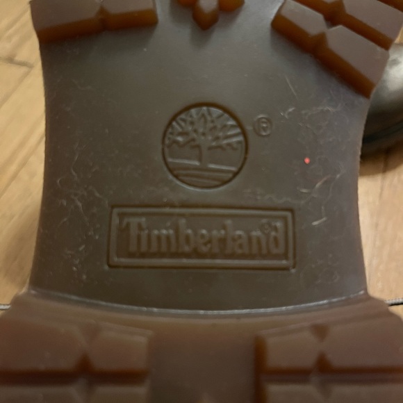 Unique Timberland boots. Size 8.5. Gray with distressed gold toe. Sueded sides - Picture 5 of 12